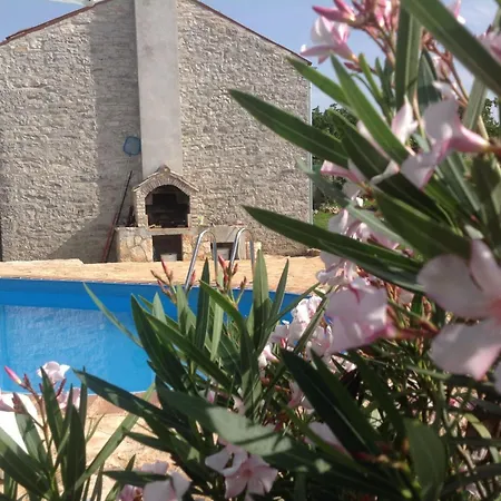 In Bratulici Mit Privatem Pool By Interhome Vakantiehuis Hreljići