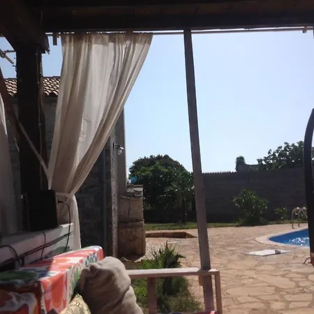 In Bratulici Mit Privatem Pool By Interhome 펜션