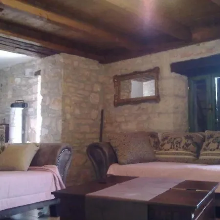In Bratulici Mit Privatem Pool By Interhome Hreljići
