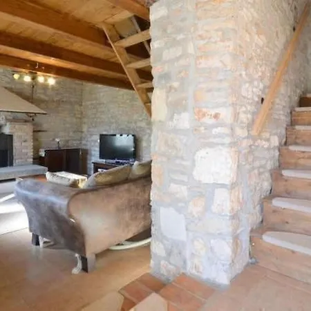 In Bratulici Mit Privatem Pool By Interhome