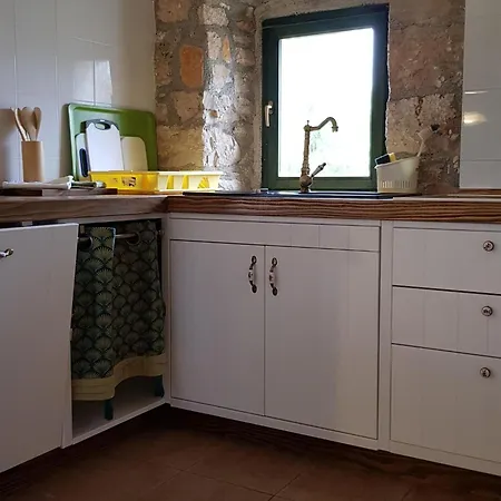 In Bratulici Mit Privatem Pool By Interhome Hreljići
