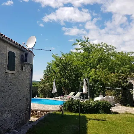 In Bratulici Mit Privatem Pool By Interhome