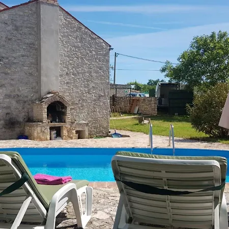 In Bratulici Mit Privatem Pool By Interhome * Hreljići