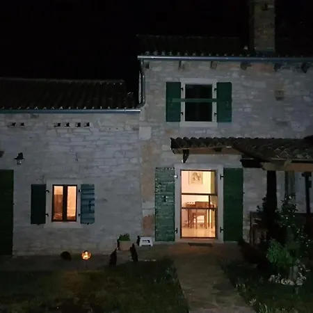 In Bratulici Mit Privatem Pool By Interhome